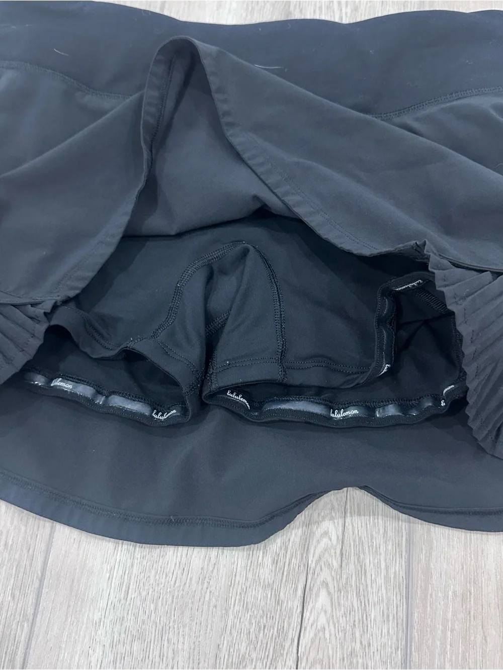 Lululemon play off the pleats skirt black size 4